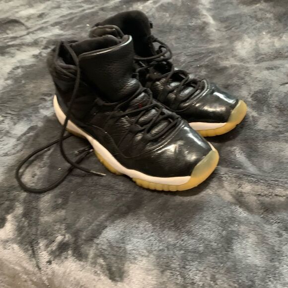 Air Jordan 11 Retro 72-10 - Picture 2 of 4